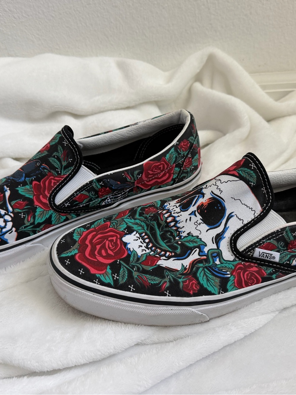 Vans Black Slip-On Skull Sneakers with Red Roses and Green Foliage - Picture 2 of 6